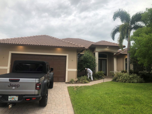 painting contractor Marco Island before and after photo house-jeep-after-sm